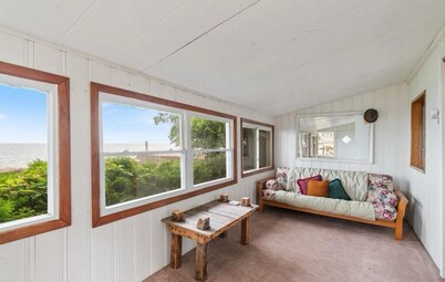 Cozy Lake house in Hilton with beach access.