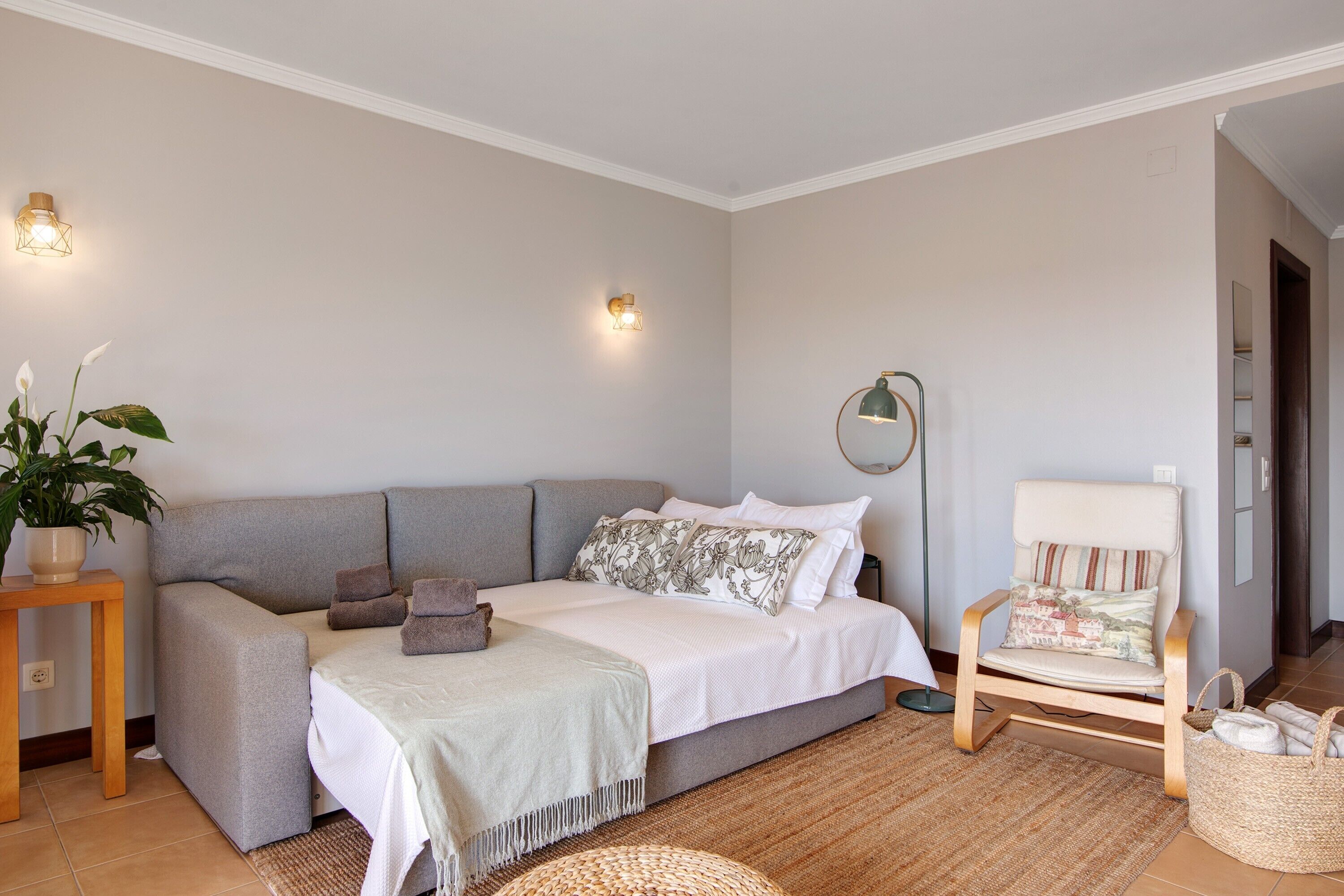 1 slaapkamer, een strijkplank/strijkijzer, gratis wifi, beddengoed