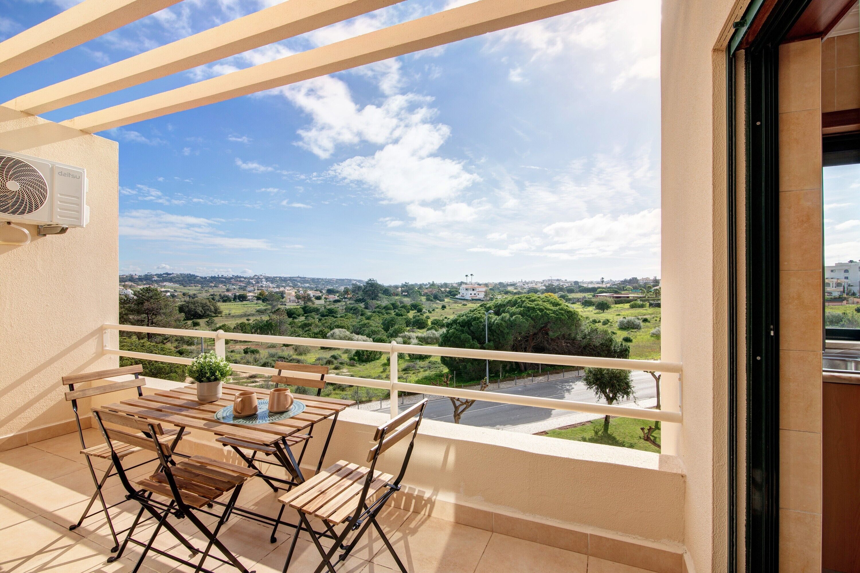 屋外ダイニングエリア