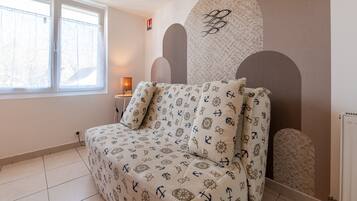 TV, mesa de pingue-pongue