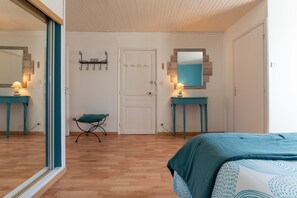 1 bedroom, iron/ironing board, free WiFi, bed sheets - Apartment 'Valou' with Private Terrace, Shared Garden and Wi-Fi (SAINTE ANNE D'AURAY)