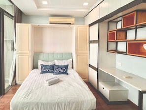 Deluxe Loft, Balcony, Sea View | 3 bedrooms, blackout drapes, iron/ironing board