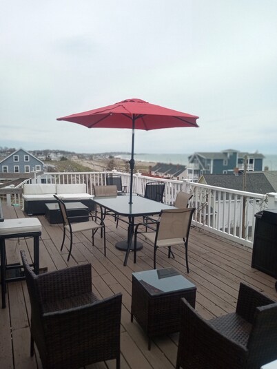 Direct ocean view 4-bed 2 bath  in fabulous Hull with AC,WiFi deck walk to beach
