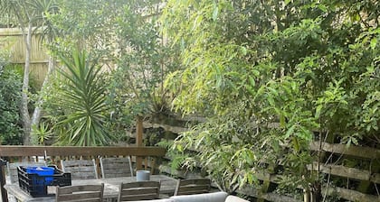 The Sun Trap with a spa in the Heads - Great for families and groups