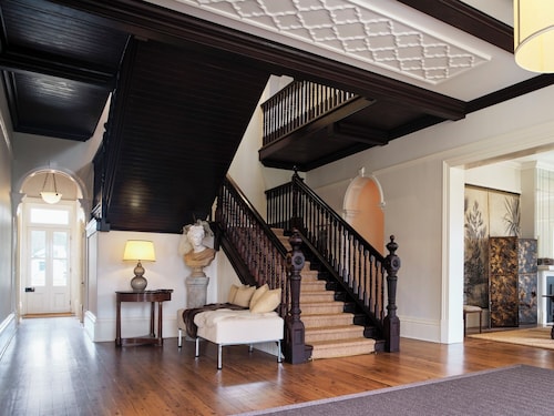 HIGHCLERE FARM - A MANSION HOMESTEAD WHERE FRESH COUNTRY AIR AWAITS YOU!