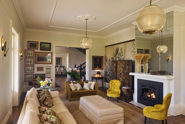 المنشأة من الداخل