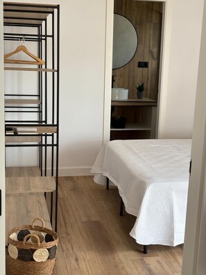 2 chambres, fer et planche à repasser, lit parapluie, Wi-Fi gratuit