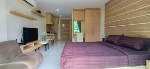 1 bedroom, in-room safe, desk, free WiFi - Premium Studio with Super Wi-fi 5G ★★★★★ (Tambon Na Chom Thian)