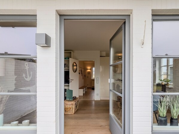 المنشأة من الداخل