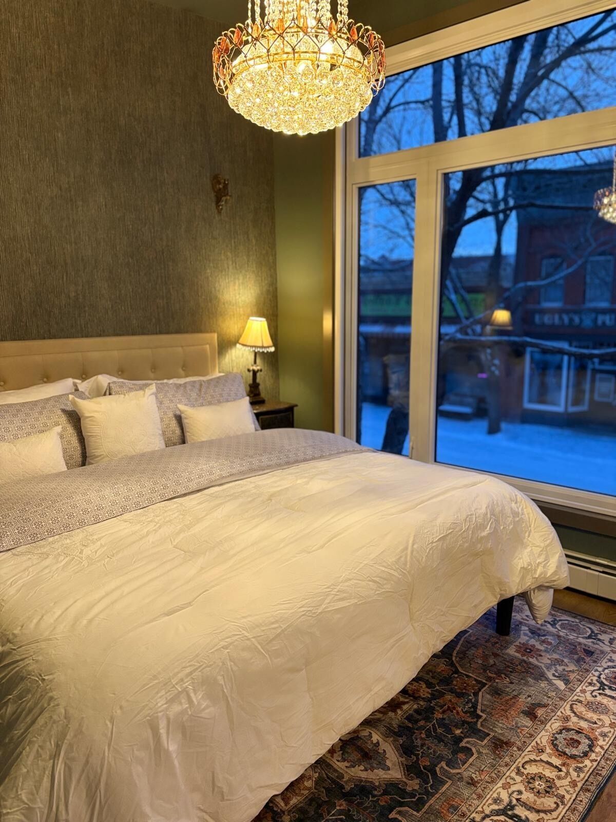 2 dormitorios, escritorio, tabla de planchar con plancha y wifi