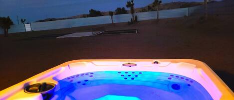 Tina de hidromasaje al aire libre