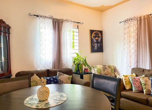 Perfect two bedroom apartments for family and friends Port Antonio with AC, WiFi