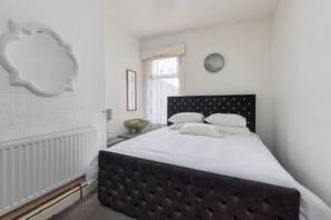 5 bedrooms, WiFi, bed sheets