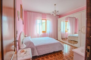 3 bedrooms, desk, free WiFi