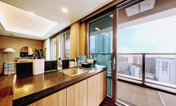 Panoramic Double Room | Egyptian cotton sheets, premium bedding, individually decorated, desk - A1 with Haeundae (Busan)
