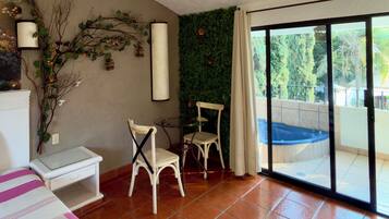 Room, 1 Double Bed, Pets allowed, Mountain View | Individually decorated, free WiFi, bed sheets