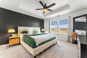 3 Schlafzimmer, Schreibtisch, Bügeleisen/Bügelbrett, WLAN