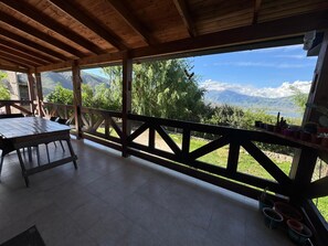 Outdoor dining - The chalet in the valley (El Mollar)