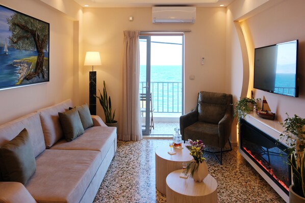 Smart TV, fireplace