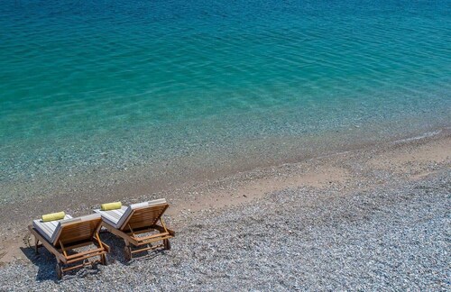 SYKEA LUXURY APARTMENT  ιn front of a beautiful beach