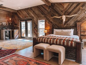 Desk, iron/ironing board, travel cot, free WiFi