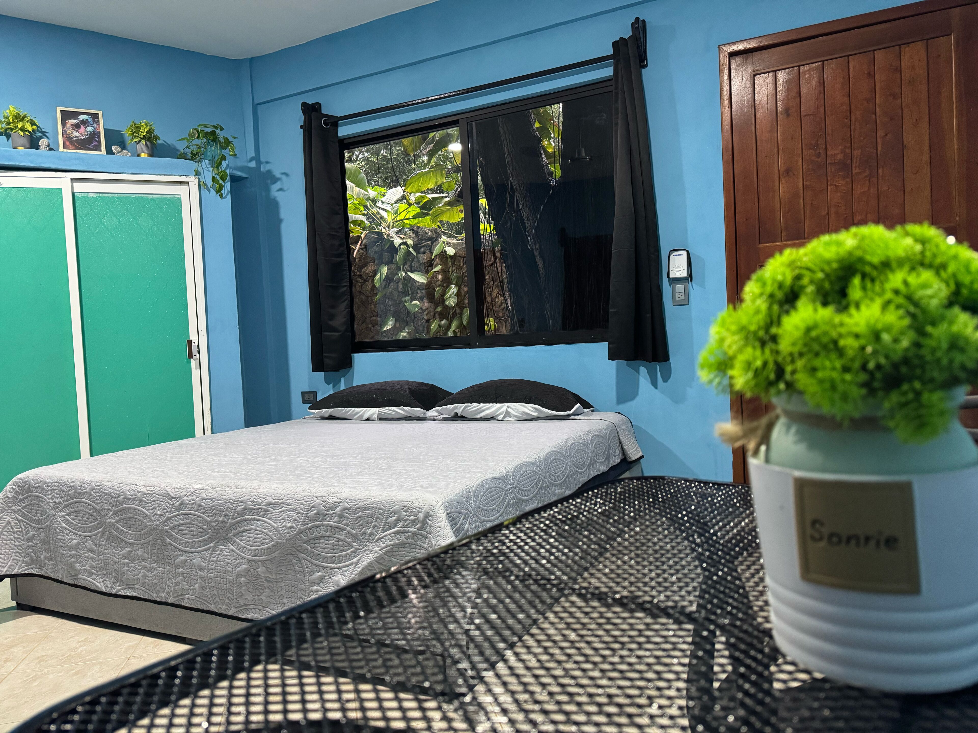 Deluxe Room, 1 King Bed, Pool View, Poolside | Premium bedding, down comforters, laptop workspace, iron/ironing board