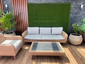 Property grounds - Spacious 2BR near Airport (Accra)