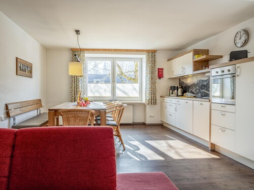 Large holiday apartment, 200m to the ski bus