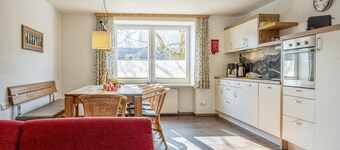 Large holiday apartment, 200m to the ski bus