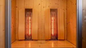 A wooden interior with two vertical panels and a wooden floor. - Large holiday apartment, 200m to the ski bus (Fieberbrunn)