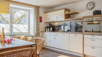 Kühlschrank, Ofen, Herdplatte, Geschirrspüler