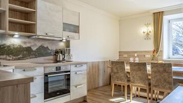 Kühlschrank, Ofen, Herdplatte, Geschirrspüler