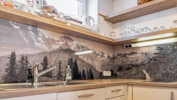 Kühlschrank, Ofen, Herdplatte, Geschirrspüler