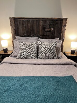 2 bedrooms, desk, travel cot, free WiFi