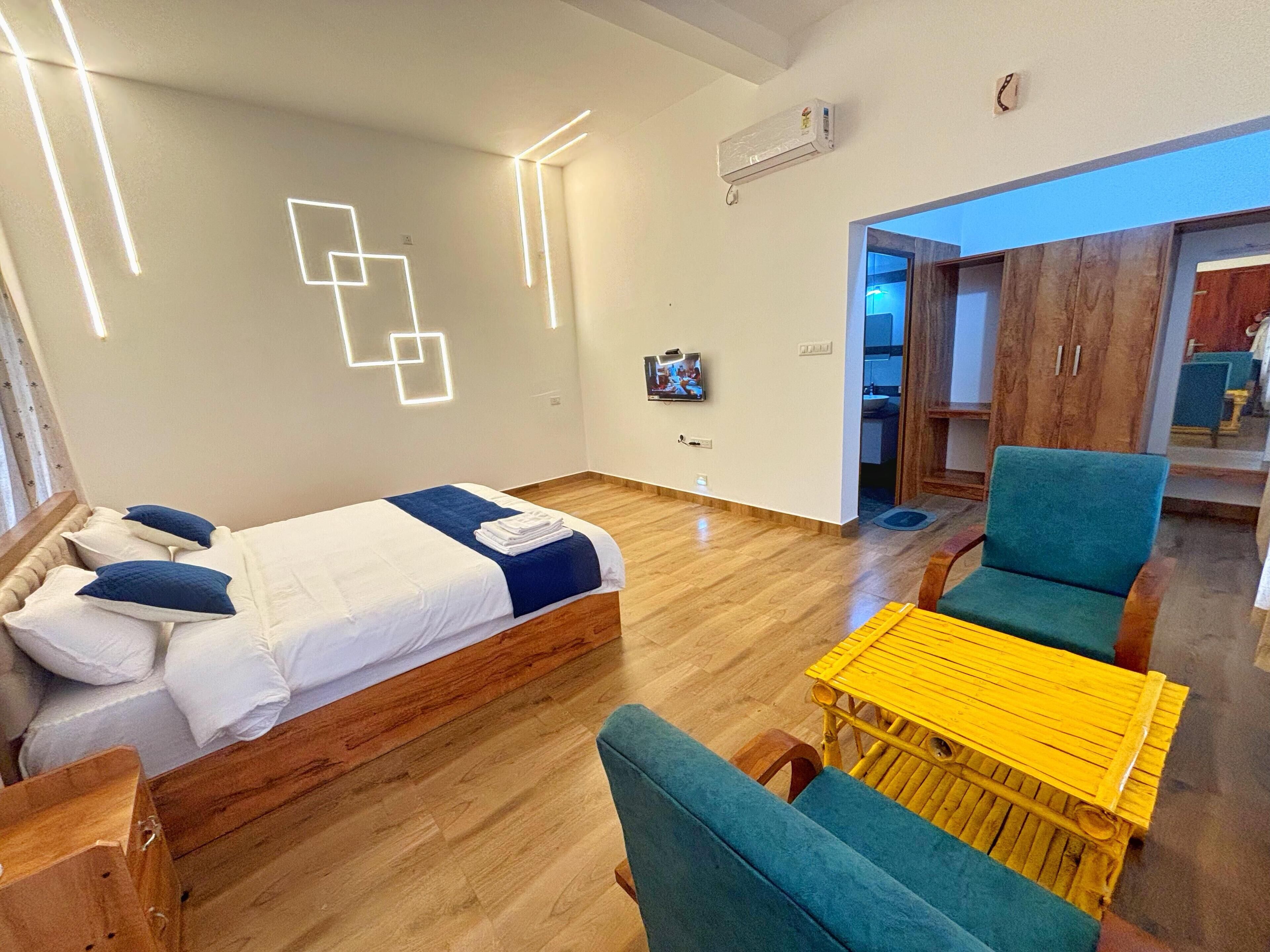 2 habitaciones, escritorio, tabla de planchar con plancha y wifi 