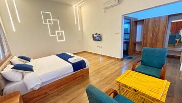 2 habitaciones, escritorio, tabla de planchar con plancha y wifi