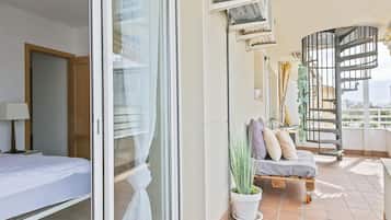 2 slaapkamers, een strijkplank/strijkijzer, internet