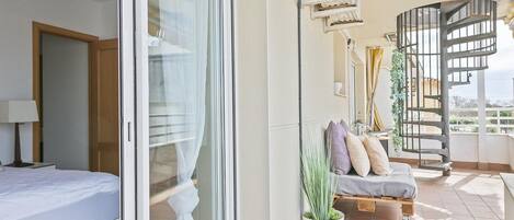 2 habitaciones, tabla de planchar con plancha y internet