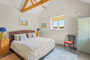 6 bedrooms, iron/ironing board, free WiFi, bed sheets