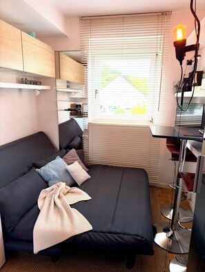 1 chambre, bureau, accès au Wi-Fi (inclus), literie fournie