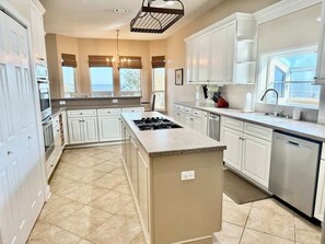 Fridge, microwave, oven, stovetop - Gulf Breeze Home Pensacola Bay (Gulf Breeze)