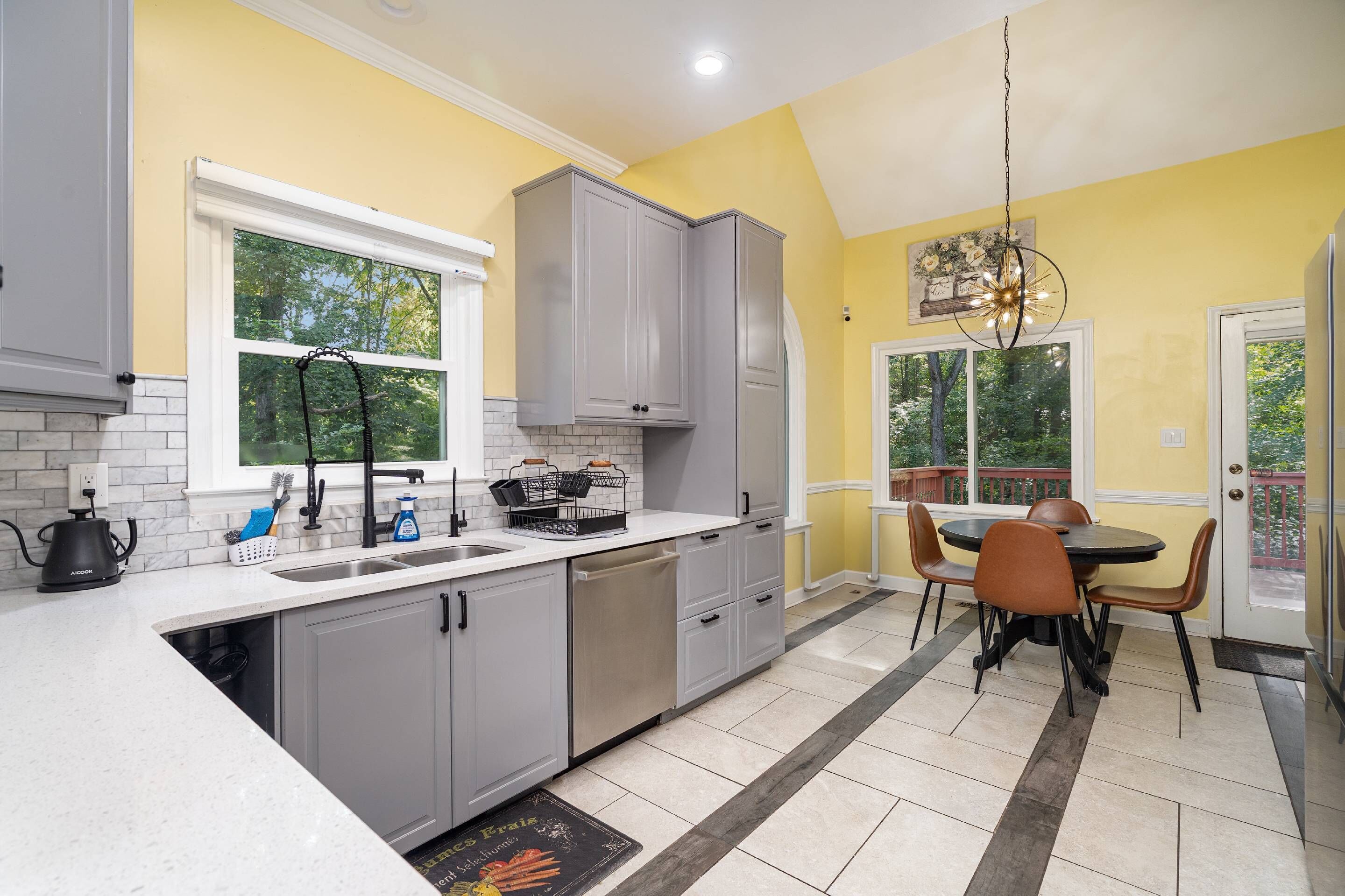 ثلاجة، ميكروويف، فرن، موقد طهي مسطح