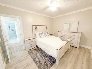 2 slaapkamers, een strijkplank/strijkijzer, wifi, beddengoed