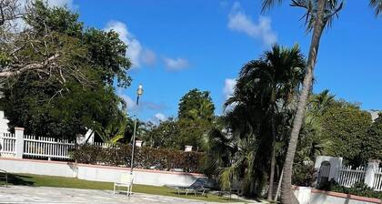 Islans Luxe w/ Pool - 5 mins from beautiful beach