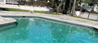 Islans Luxe w/ Pool - 5 mins from beautiful beach