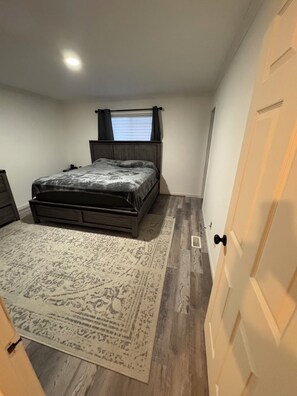 6 bedrooms, WiFi, bed sheets