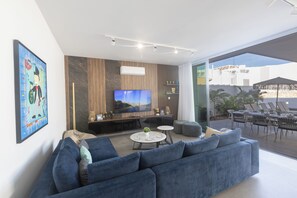 Fernseher, Stereoanlage