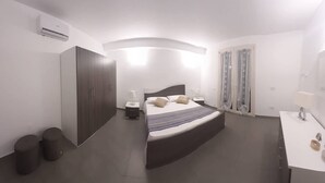 Room - Two-story house in the city -climatized - wifi (Avola)