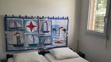 2 bedrooms, iron/ironing board, free WiFi