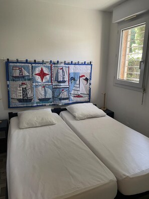 2 bedrooms, iron/ironing board, free WiFi